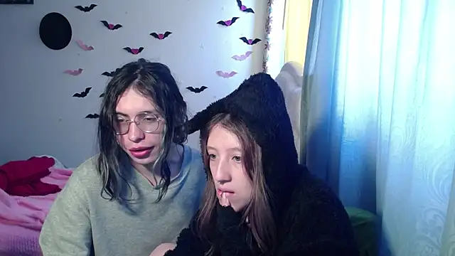 Snapshot of BRIAR_AND_BLAIR chatting on 10/02/25, 02:46 BRIAR AND BLAIR online show from 10/02/25, 02:46