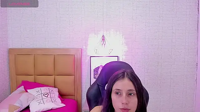 Snapshot of MAGNOLEROY chatting on 03/14/25, 07:34 MAGNOLEROY online show from 03/14/25, 07:34