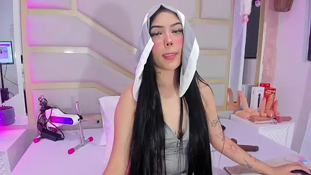 Snapshot of dollsweety chatting on 10/10/25, 10:09 dollsweety online show from 10/10/25, 10:09