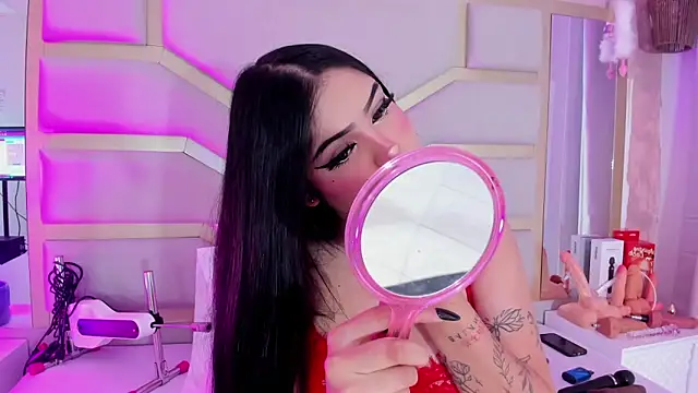 Snapshot of dollsweety chatting on 10/14/25, 10:10 dollsweety online show from 10/14/25, 10:10