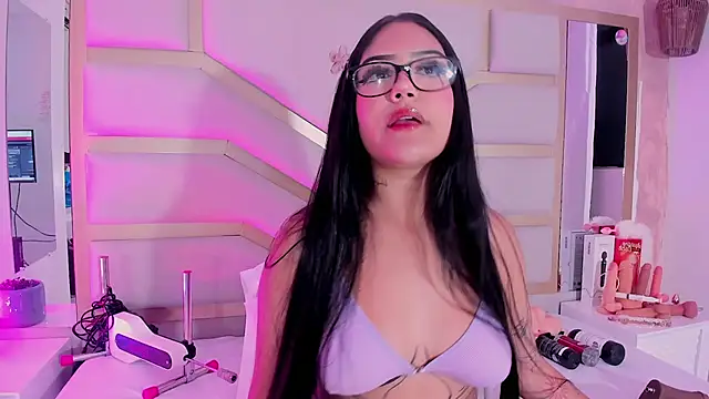 Snapshot of dollsweety chatting on 11/19/25, 01:27 dollsweety online show from 11/19/25, 01:27