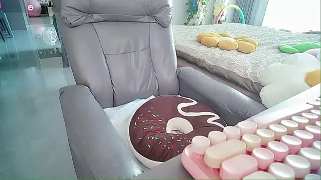 Xiaoyu-G online show from 10/19/25, 04:35