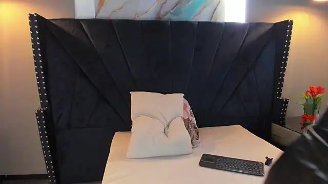 MAHIASMITH13 online show from 11/21/25, 01:21