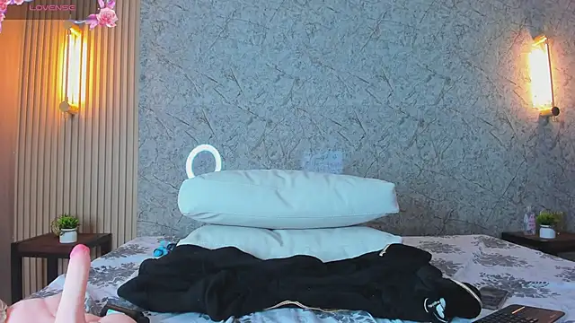 adara scot online show from 12/18/24, 02:17