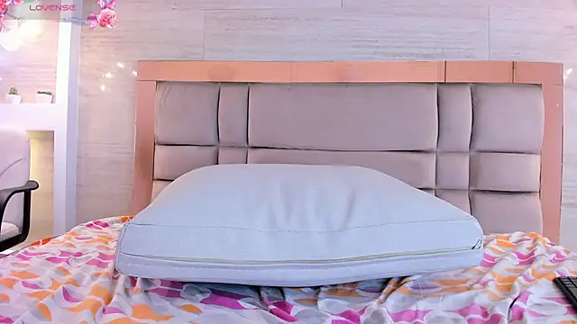 adara scot online show from 02/08/25, 03:21