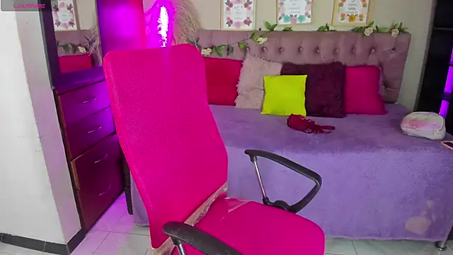 Lia Keen online show from 10/29/25, 07:48