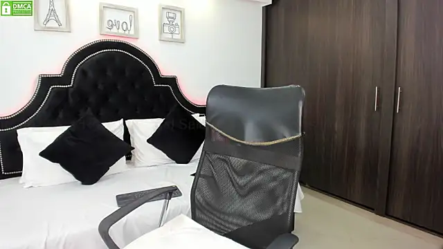 MaxxiCruz online show from 01/17/25, 01:35