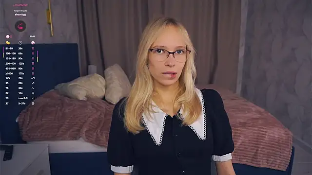 LynetBurby online show from 10/11/25, 03:32