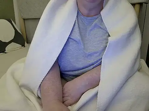 Snapshot of MarthaBriest chatting on 10/11/25, 04:44 MarthaBriest online show from 10/11/25, 04:44