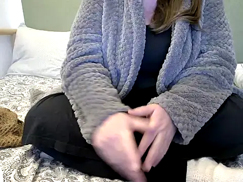 Snapshot of MarthaBriest chatting on 10/18/25, 08:26 MarthaBriest online show from 10/18/25, 08:26