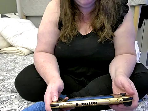 Snapshot of MarthaBriest chatting on 11/06/25, 06:47 MarthaBriest online show from 11/06/25, 06:47