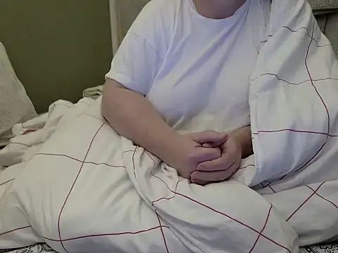 Snapshot of MarthaBriest chatting on 11/08/25, 03:29 MarthaBriest online show from 11/08/25, 03:29