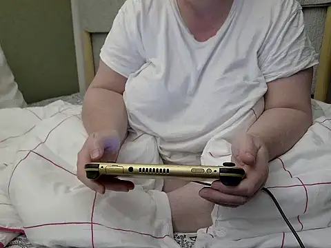 Snapshot of MarthaBriest chatting on 11/14/25, 03:49 MarthaBriest online show from 11/14/25, 03:49