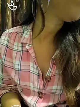 Snapshot of MIss-Naina chatting on 12/20/24, 06:50 MIss-Naina online show from 12/20/24, 06:50