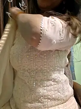 Snapshot of MIss-Naina chatting on 12/29/24, 03:46 MIss-Naina online show from 12/29/24, 03:46
