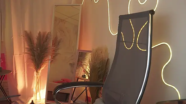 EllieCutes online show from 10/31/25, 11:55