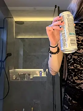 madelinexx online show from 10/23/25, 01:43