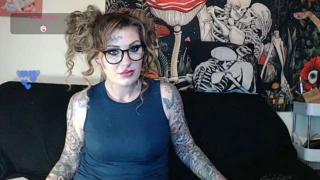 Snapshot of meganluv69 chatting on 02/11/25, 03:40 meganluv69 online show from 02/11/25, 03:40