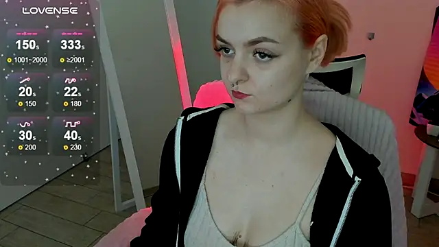 Snapshot of Fire_Bestie chatting on 10/19/25, 12:39 Fire Bestie online show from 10/19/25, 12:39