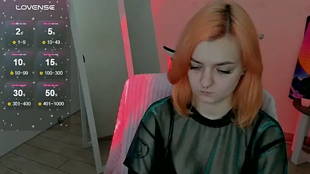 Snapshot of Fire_Bestie chatting on 10/20/25, 01:11 Fire Bestie online show from 10/20/25, 01:11