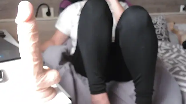 LaRa forU online show from 10/26/25, 10:21