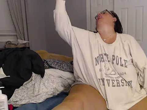 Snapshot of LauLauPAWG chatting on 10/13/25, 02:22 LauLauPAWG online show from 10/13/25, 02:22