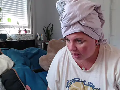 Snapshot of LauLauPAWG chatting on 11/06/25, 09:15 LauLauPAWG online show from 11/06/25, 09:15