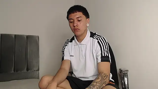 alex-lover online show from 10/22/25, 02:23