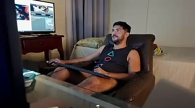 Snapshot of LUH133 chatting on 12/04/24, 12:41 LUH133 online show from 12/04/24, 12:41