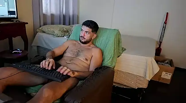 Snapshot of LUH133 chatting on 12/17/24, 05:47 LUH133 online show from 12/17/24, 05:47