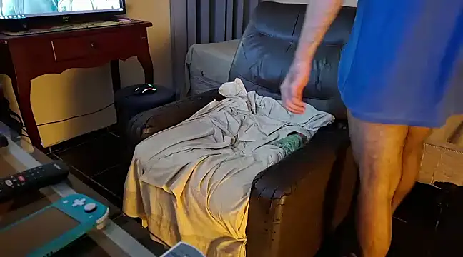 Snapshot of LUH133 chatting on 01/21/25, 02:43 LUH133 online show from 01/21/25, 02:43