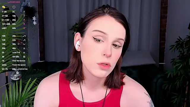 Snapshot of _yourFoxy_ chatting on 12/27/24, 02:43 yourFoxy online show from 12/27/24, 02:43