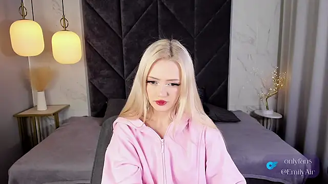 EmilyAir online show from 11/08/25, 04:40