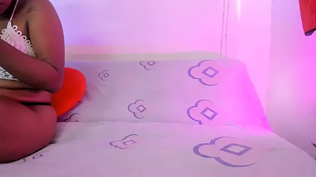 LoveBirds  1 online show from 10/14/25, 08:20