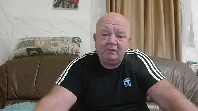 Snapshot of fullballs6 chatting on 11/10/25, 03:38 fullballs6 online show from 11/10/25, 03:38