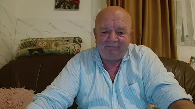 Snapshot of fullballs6 chatting on 11/12/25, 03:07 fullballs6 online show from 11/12/25, 03:07