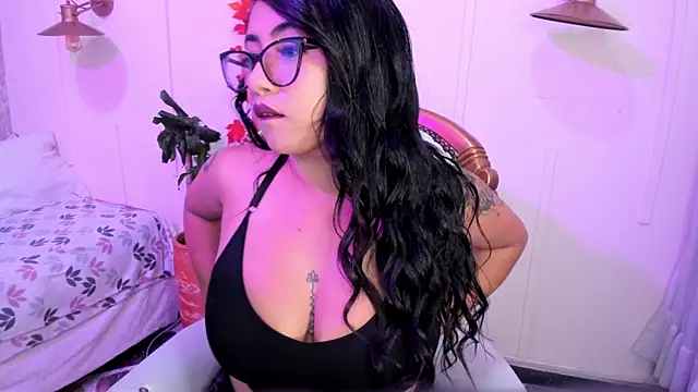 Snapshot of Sexy_cristall_ chatting on 12/10/24, 09:00 Sexy cristall online show from 12/10/24, 09:00