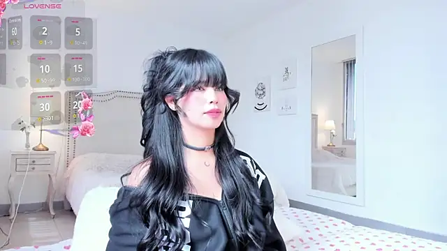 HannaKim online show from 11/14/25, 05:22