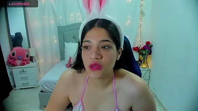 Snapshot of Alison_girl20 chatting on 12/07/24, 12:08 Alison girl20 online show from 12/07/24, 12:08