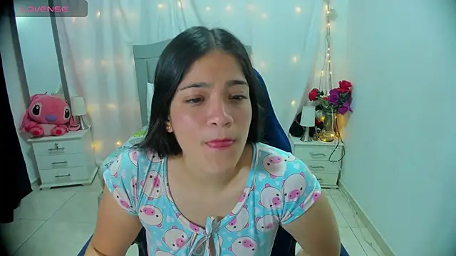 Snapshot of Alison_girl20 chatting on 12/18/24, 07:52 Alison girl20 online show from 12/18/24, 07:52