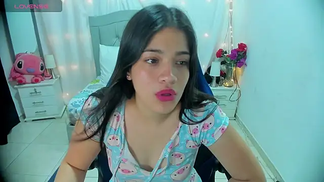 Snapshot of Alison_girl20 chatting on 12/18/24, 10:57 Alison girl20 online show from 12/18/24, 10:57