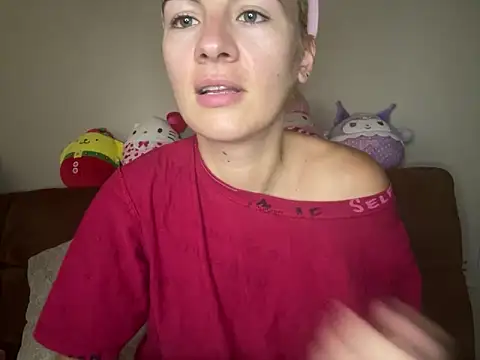 Snapshot of girlfriendmissy chatting on 10/13/25, 08:42 girlfriendmissy online show from 10/13/25, 08:42