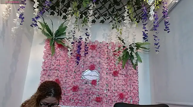 Snapshot of BLONDE_SEXYHOT chatting on 02/08/25, 01:00 BLONDE SEXYHOT online show from 02/08/25, 01:00