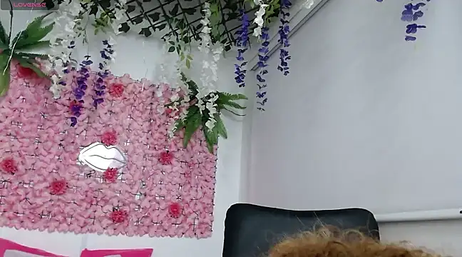 Snapshot of BLONDE_SEXYHOT chatting on 02/10/25, 11:23 BLONDE SEXYHOT online show from 02/10/25, 11:23