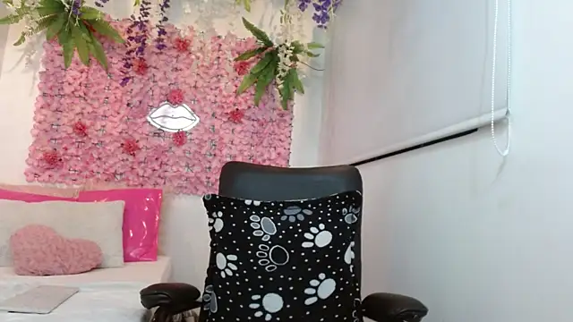 Snapshot of BLONDE_SEXYHOT chatting on 10/04/25, 06:22 BLONDE SEXYHOT online show from 10/04/25, 06:22