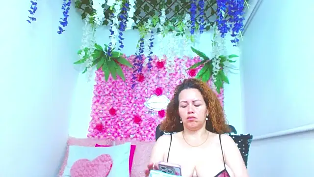 Snapshot of BLONDE_SEXYHOT chatting on 10/06/25, 05:16 BLONDE SEXYHOT online show from 10/06/25, 05:16