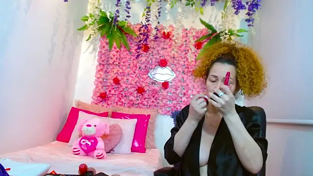 Snapshot of BLONDE_SEXYHOT chatting on 10/11/25, 08:57 BLONDE SEXYHOT online show from 10/11/25, 08:57