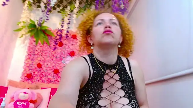 Snapshot of BLONDE_SEXYHOT chatting on 10/15/25, 04:34 BLONDE SEXYHOT online show from 10/15/25, 04:34