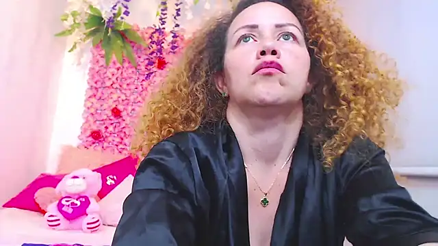 Snapshot of BLONDE_SEXYHOT chatting on 10/25/25, 03:58 BLONDE SEXYHOT online show from 10/25/25, 03:58