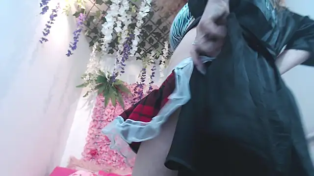 Snapshot of BLONDE_SEXYHOT chatting on 11/04/25, 09:47 BLONDE SEXYHOT online show from 11/04/25, 09:47